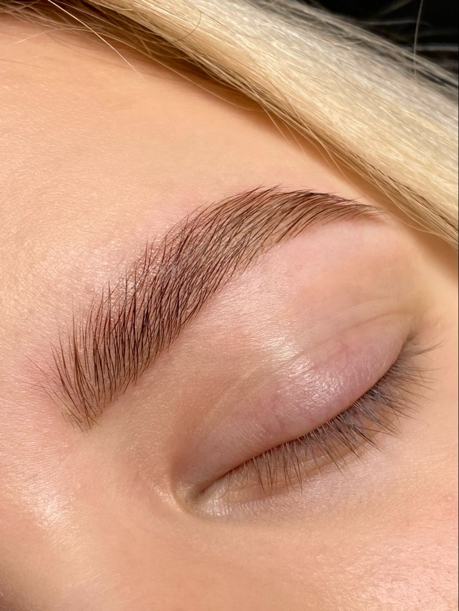 Perfilado de Cejas con Cera
